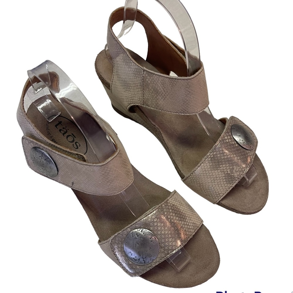 Taos Women Carousel 2 Leather Silver Platform Wedge Sandals 7-7.5